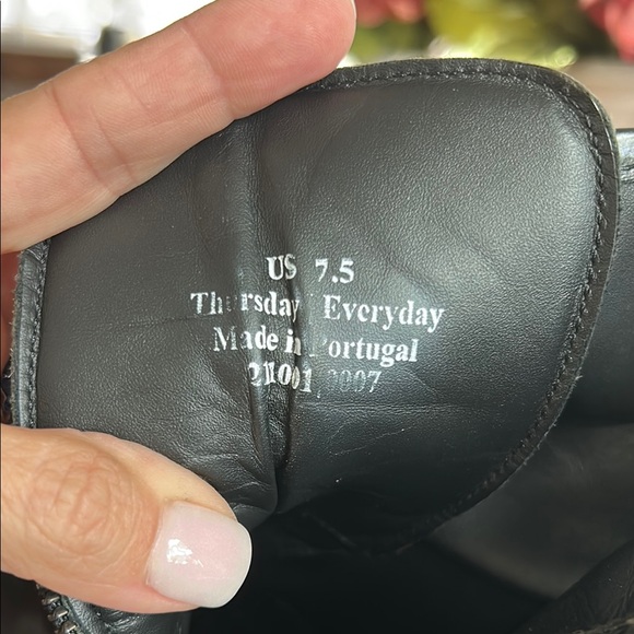 Thursday Everyday Black Leather Boots - Picture 4 of 4